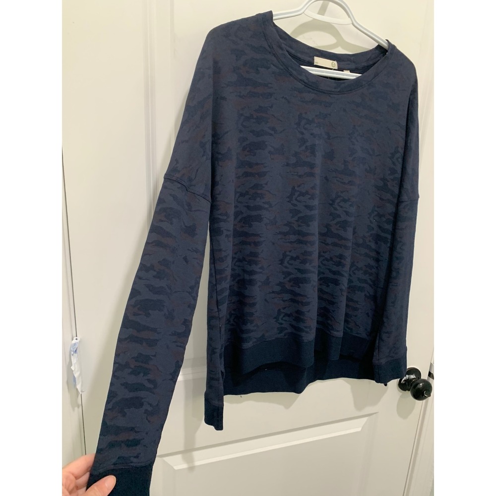 Tasc Performance Womens Blue Camo Crewneck Sweatshirt High Low Pullover Medium